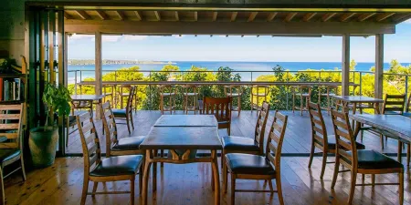 Hotel Condominium Doka Doka Отели рядом с достопримечательностью «Okinawa Institute of Science and Technology»