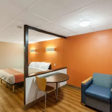 Motel 6 Fort Worth, TX - Stockyards โรงแรมใกล้Fort Worth Herd Longhorn Cattle Drive