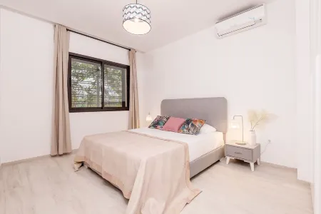 Le Rez de Jardin Отели в г. Ла-Марса