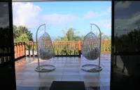 Room in B&B - Master Suite Family Room with Views of the Ocean