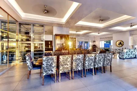 Dolphin Coast Yolo Spaces - the White House Boutique Villa Отели в г. Баллито