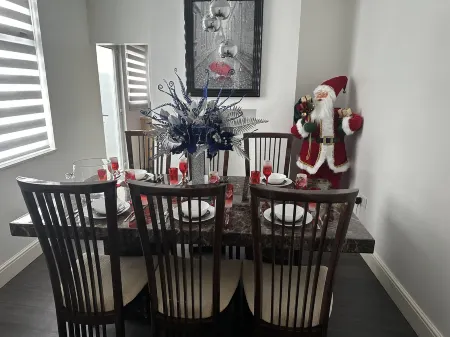 House - Sleeps 6 - Garden - Seaside - Pet Friendly