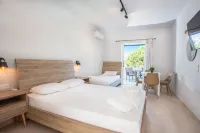 Saltriver Rooms - Kolam Renang