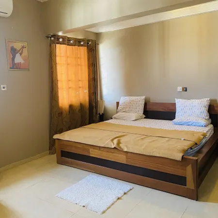 Luxurious Ten-Bedroom Lodge Apartment