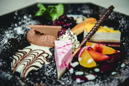 Hotel & Restaurant Zum Vater Rhein Отели рядом с достопримечательностью «St. Maria Rosenkranzkonigin»