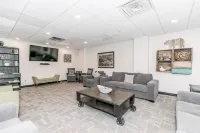 Slope-Side Studio Bliss Ski-InSki-Out, Renovated at Blue, Hot Tub, Fast Wi-Fi