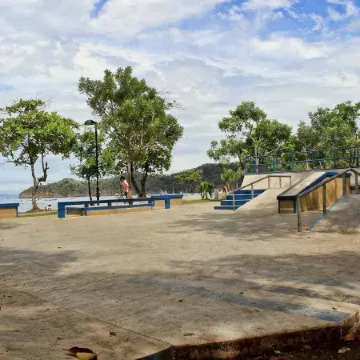 Tropical Condo with Spectacular Ocean Views, Panoramic Dining Terrace & Quick Walk to Beach