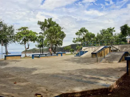 Tropical Condo with Spectacular Ocean Views, Panoramic Dining Terrace & Quick Walk to Beach