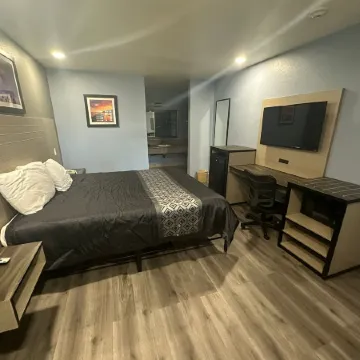 Orange Tustin Inn in Orange