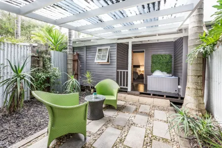 Yallingup Lodge Spa Retreat Отели рядом с достопримечательностью «Нгилджи Кейв»