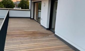 Elegant 2 Bedrooms in Center with Parking &Terrace- 142-99