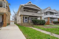 Cozy 2BR Duplex, Dog Friendly, Porch, Walkable, Near Lake Erie & CLE