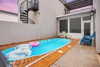 Private Pool - Water park/ lake side - 18+ guests