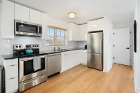 Charming 1-bedroom in welcoming Ardmore with WiFi, AC, washer/dryer in unit.