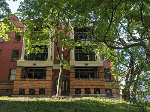 Spacious and fully equipped 3 bedroom apartment near Cleveland Clinic and CWRU