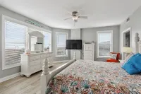 Sea Forever/Luxury Beachfront/Huge Condo Hotels near Fish Art
