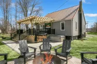 Secluded Retreat, Hot Tub, Fire Pit, Wildlife Views, Near New Buffalo Beach!