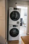 Cozy 2bdrm Apt. Walk  downtown bring your pets