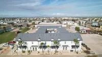 Golf Cart Included,  Shared Pool, Pet Friendly Hotels near University of Texas, Marine Science Institute