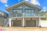 Cozy Seaside Chalet - WiFi, BBQ on Deck Hotels in Siesta Key