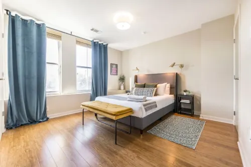 Modern Comfort and Gourmet Kitchen - Chic Music-Inspired Retreat