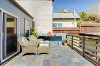 Spacious Open-Plan Living Space and Large Outside Deck - Elegant Retreat