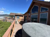 Oceanfront Cabin 9 with Jacuzzi &  Awesome Views Hotels in Smith River