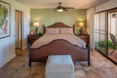 Ocean View, Ground-Floor Condo w/ Lanai & Shared Hot Tub/Pool - Walk to Beach