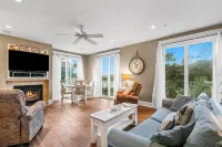 Carillon Beach condo with WiFi, fireplace, balcony, pool, and beach access Hotel a Sunnyside