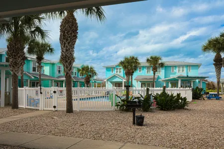 Townhome Close to Beach, Shared Pool, Golf Cart Access Отели рядом с достопримечательностью «Palmilla Beach Resort & Golf Club»