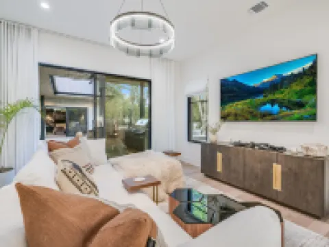 Gourmet Kitchen and Barrel Sauna - Stunning Executive Retreat