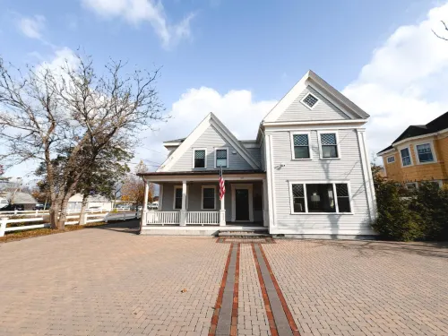 Charming Hyannis 3 Bed 2 Bath Hotels in Hyannis
