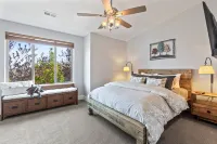 Stunning Views and Private Hot Tub - Luxurious Townhouse Retreat