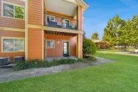 Spacious Condo with Fitness Center and Sauna - Chic Tranquil Retreat Hotels in Kootenai County