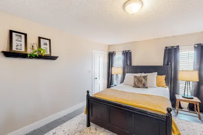 Warm & inviting retreat with a full kitchen, gas fireplace, & furnished patio