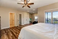 Breathtaking Mountain Retreat with Hot Tub, Game Room