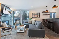 Golf Course Views and Access to Pool and Hot Tub - Charming Mountain Escape