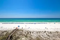 Spectacular Beach Views and Oasis Pool - Luxurious Gulf-Front Retreat Hotels in der Nähe von Northwest Florida State College