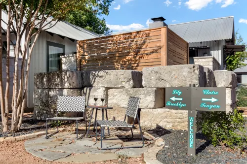 Private Hot Tub and Outdoor Fireplace - Charming Urban Oasis