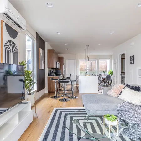 4BR | BBQ, Views, Rooftop | Eastlake | Sophari