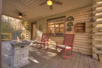 Charming Cabin by the Creek with Hot Tub - Rustic Mountain Retreat Hotels in Mineral Bluff