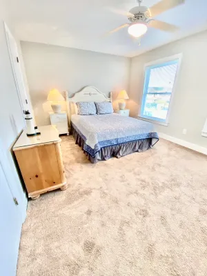 "Doc's Beach House"  Just Across from the Ocean on Sullivan's! Great Ocean Views!