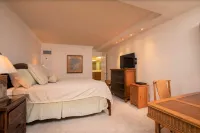 Private Lanai and Resort Amenities - Gorgeous Tropical Haven