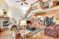 Gorgeous Wooded Retreat w/ Fireplace, Firepit, Deck, Yard, Washer/Dryer