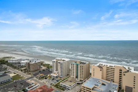 Exquisite Ocean Views and Spacious Living - Elegant Beachfront Oasis Отели в г. Калабаш