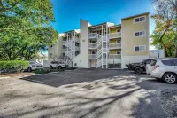 Spacious Living and Convenient Amenities - Charming Coastal Retreat