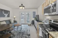 Saltwater Pool and River View - Stunning Luxury Retreat