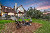 Tranquil Retreat - Cozy Escape, Fireplace, Patio, Views Hotels in Hays County