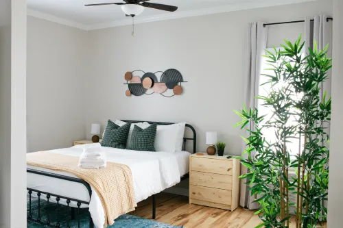 Cozy Studio with Modern Amenities - Inviting Retreat