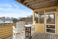 Cozy Living Space and Screened-in Porch - Inviting Coastal Retreat